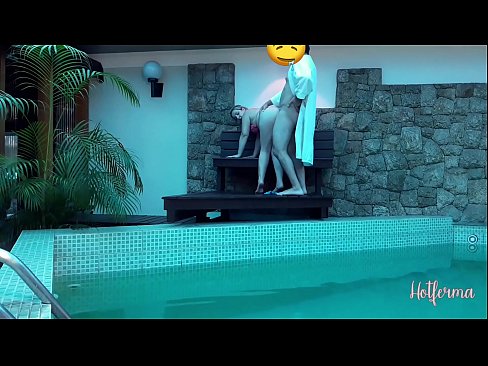 ❤️ El cap convida la criada a la piscina, però no va poder resistir-se a una calor ️❌ Porno al ca.porn-tub-sexer.ru ❤