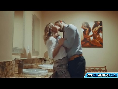 ❤️ Quan una rossa tetona et sedueix en un lavabo públic ️❌ Porno al ca.porn-tub-sexer.ru ❤